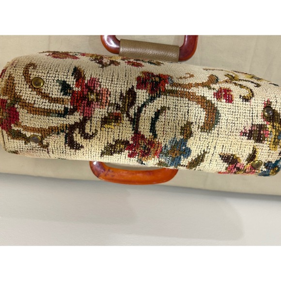 Vintage Tapestry Floral Handbag Amber Lucite Handle Kiss Lock Closure Women - Picture 10 of 11